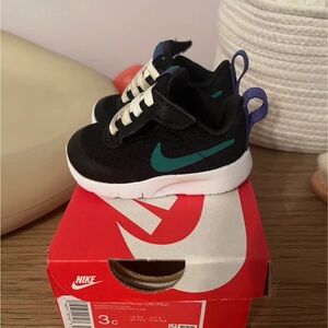 Toddler Nike easy on shoes